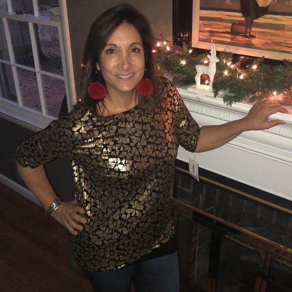 NWT LuLaRoe Irma top a loose, knit "high-low" tunic w/
fitted mid-length sleeve - Picture 3 of 4